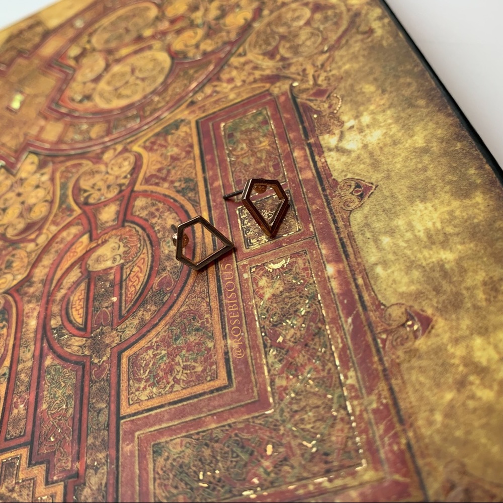 💎🆕Geometric Diamond Rose Gold Heart Studs - Picture 8 of 8